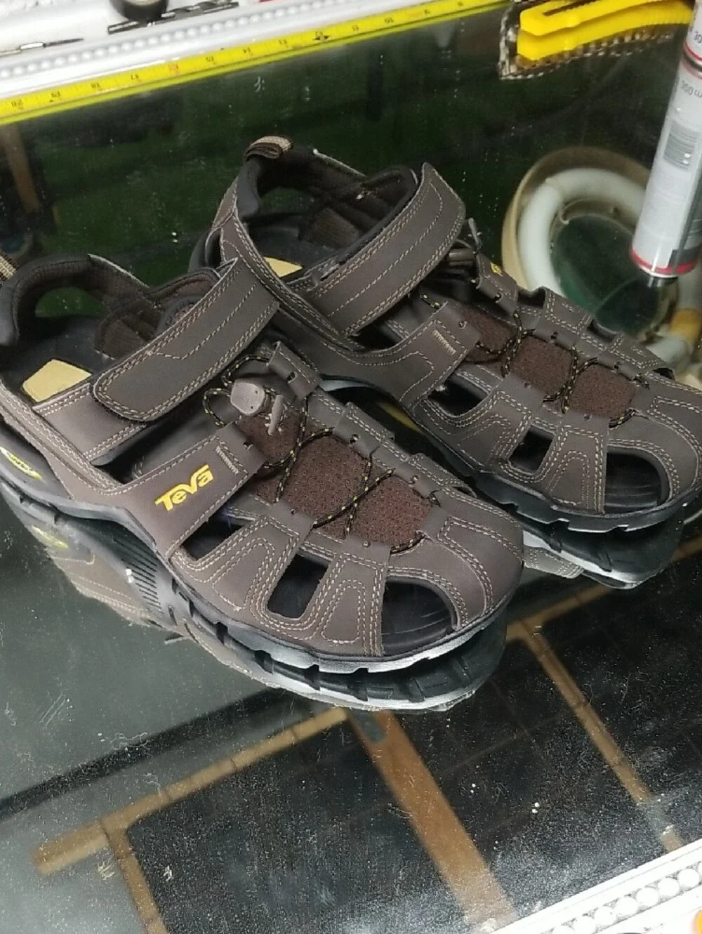 Mens 8 Teva Forebay Fisherman Sandals Mens Size 8 Brown Leather Hook & Loop MINT